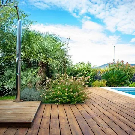 Modern Three Bedroom With Pool *