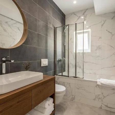 Villa Modern Three Bedroom With Pool *