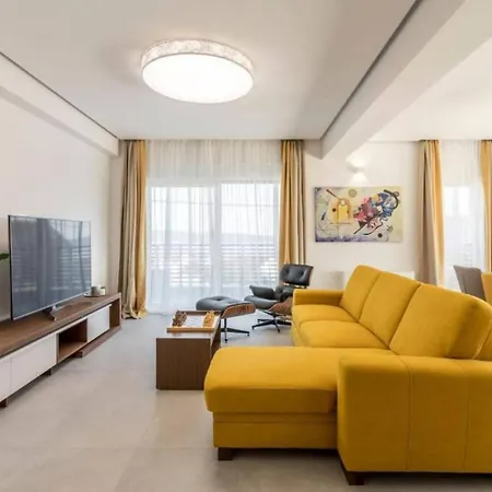 Modern Three Bedroom With Pool Villa *