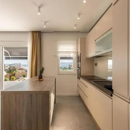 Modern Three Bedroom With Pool